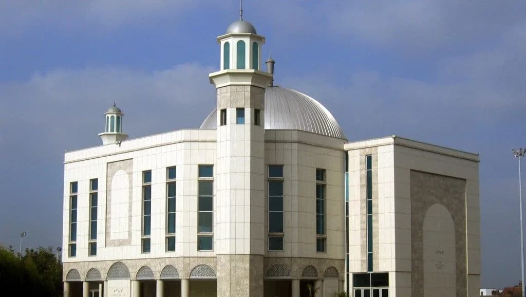 Baitul Futuh Mosque, photo 11