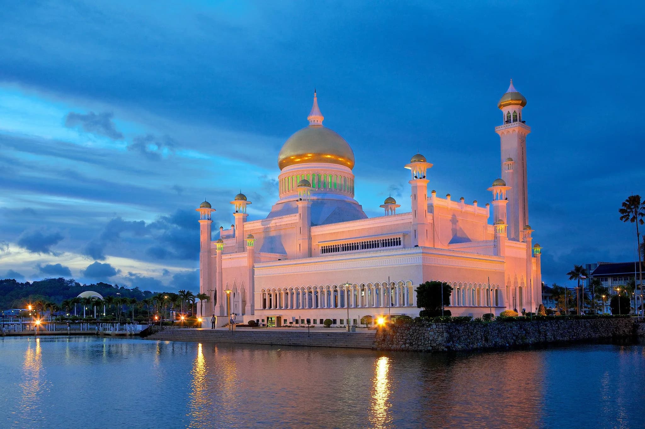 Sultan Omar Ali Saifuddin Mosque, photo 1