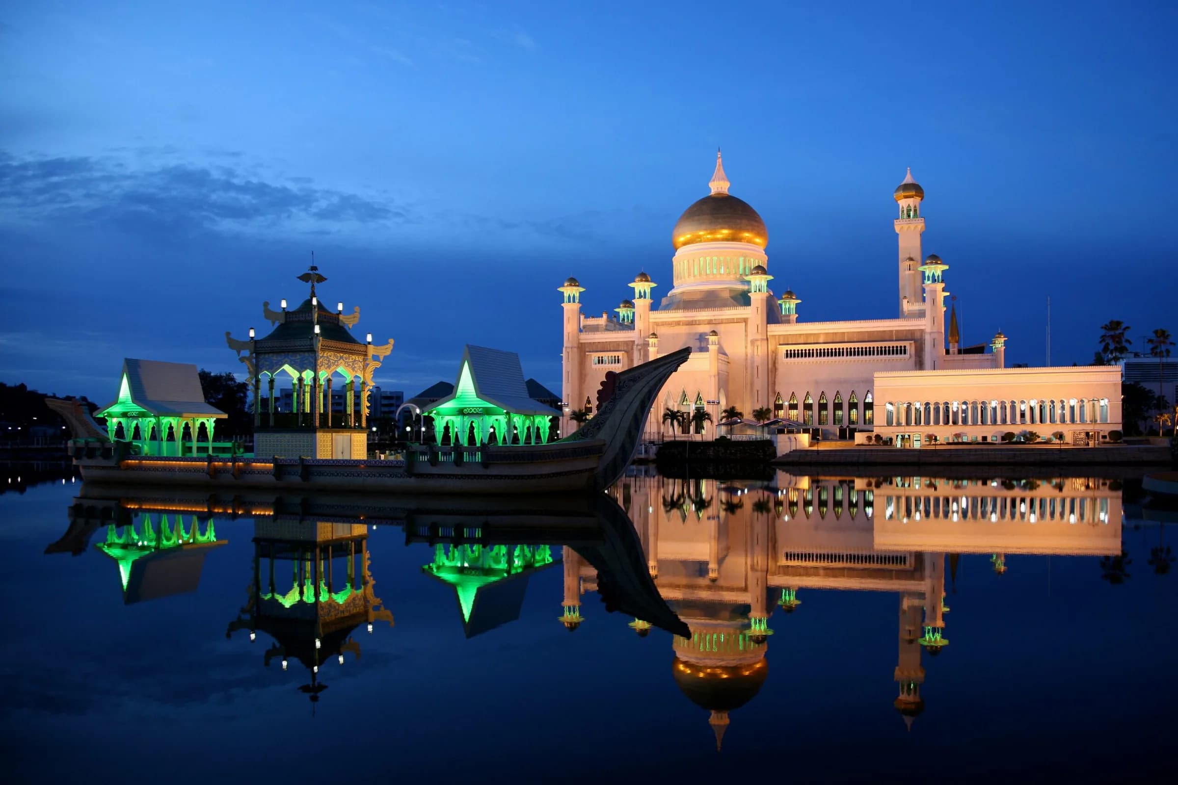 Sultan Omar Ali Saifuddin Mosque, photo 3