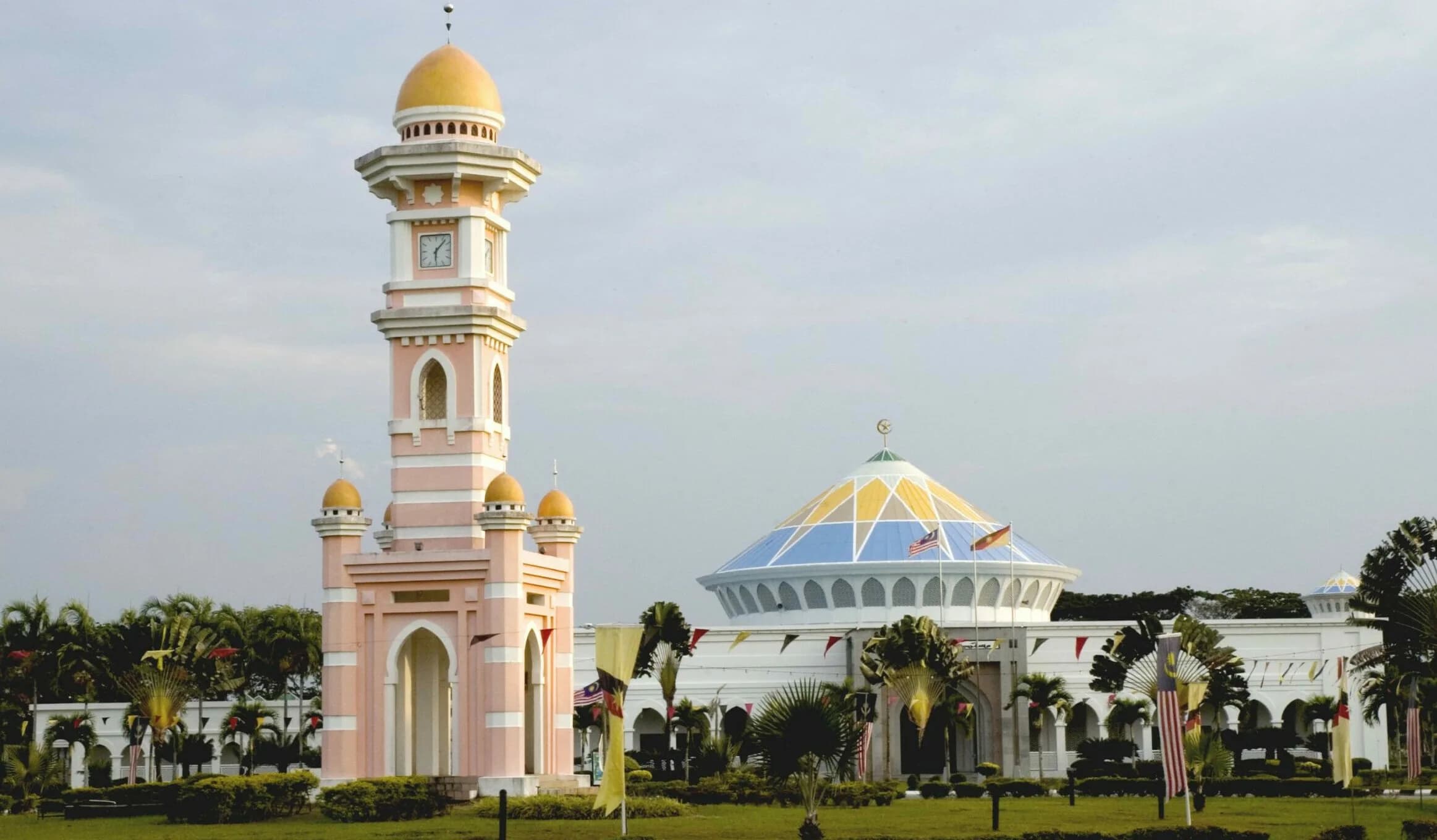 Setia Raja Mosque, photo 1